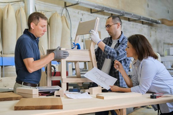 How to participate in a traditional English carpentry workshop in the Cotswolds?